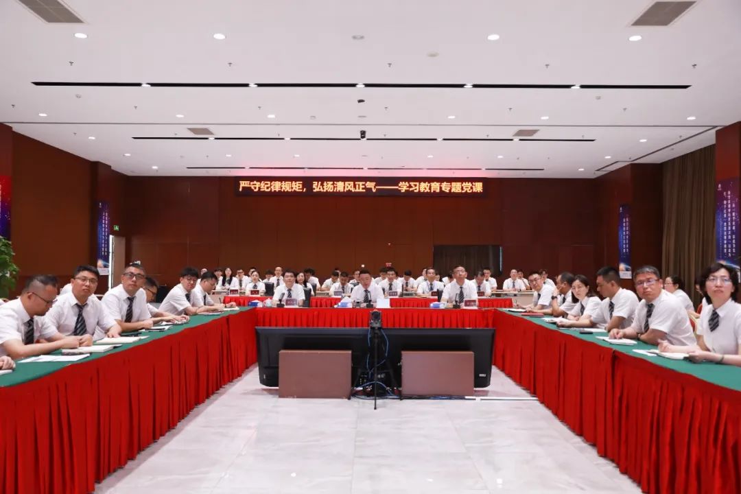 6��10��������������luck18xinli��ί��ǡ����³��������ԡ����ؼ��ɹ��� �������������Ϊ������������������˾�򵼰��ӳ�Ա�������������в㸱ְ���Ϲ����ɲ�����������������λ����Ա����480���˽�ѧѧϰ����ר�⵳����������������ǿ��Ա�ɲ��᳹��ʵ�������������ͷ���Ծ����ж��Ծ�������������Ӫ�����������������̬����������.jpg